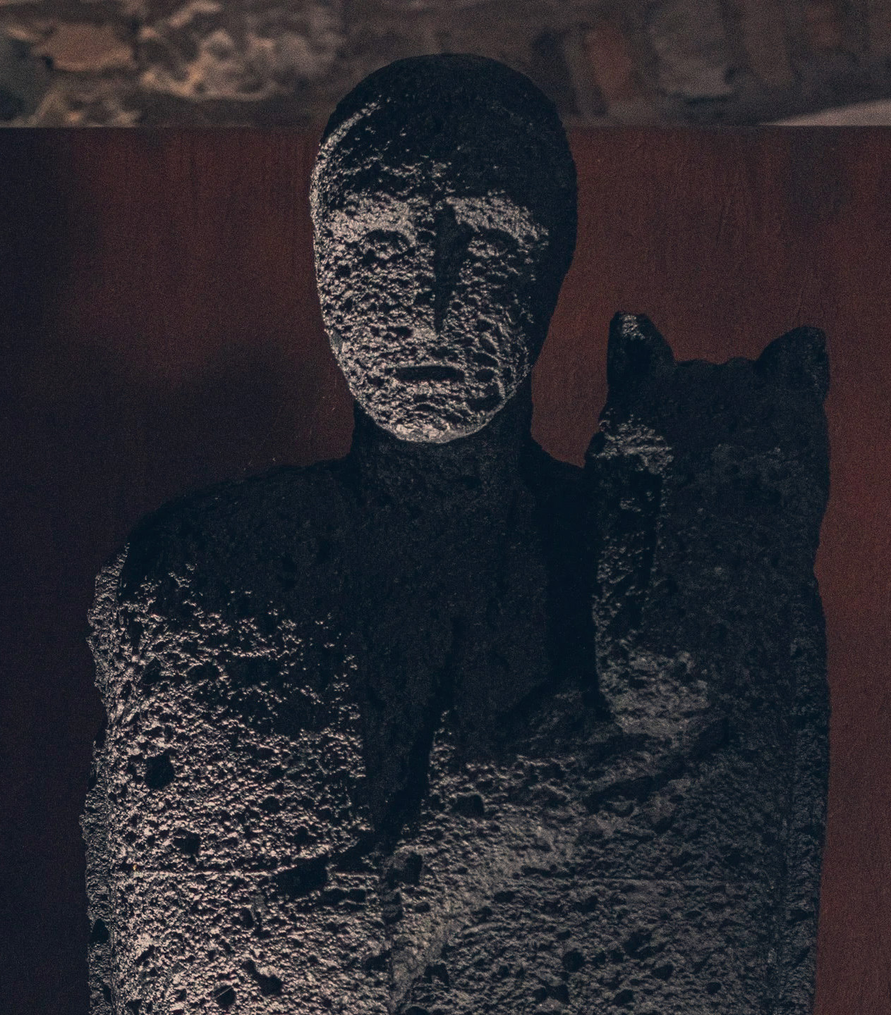 Scultura "Il Testimone" by Mimmo Paladino in Ca' del Bosco